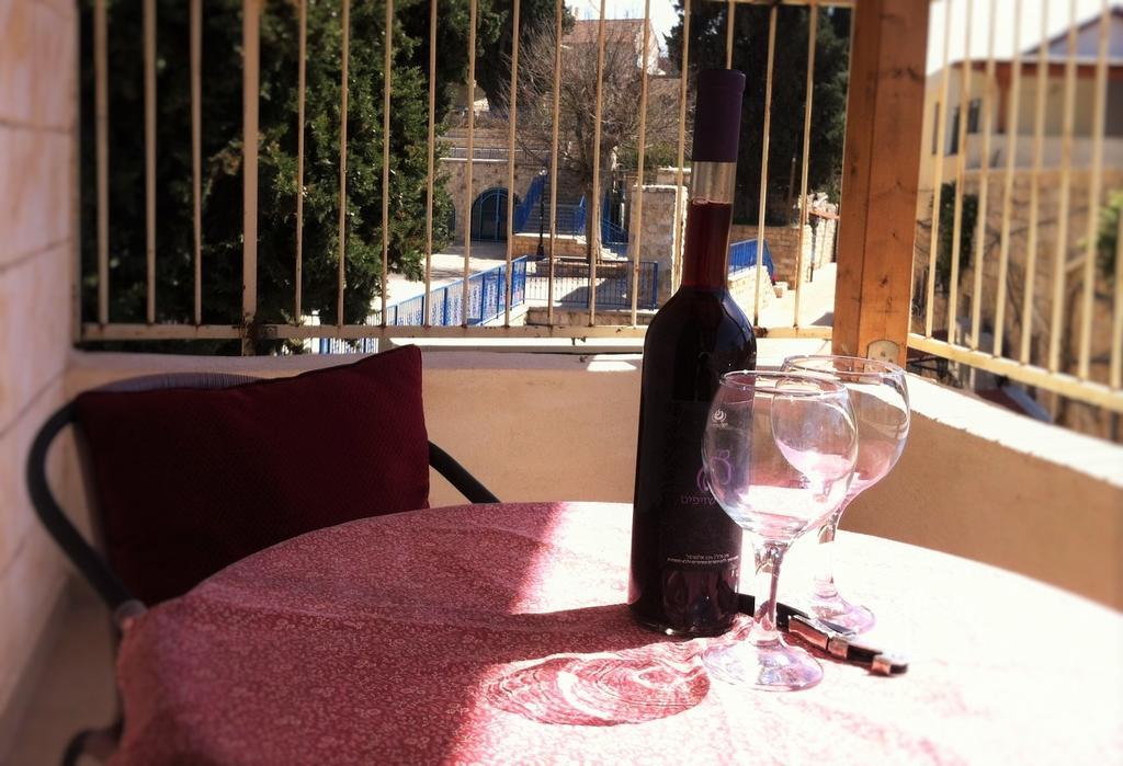 Off The Square Hotel Safed Kültér fotó